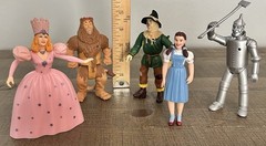 1998 Wizard of Oz Lot 5 Figures Missing Accessories Dorothy Lion Scarecrow