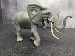 Vintage 1984 Imperial Elephant Lot of 2 12 x 7″ Vinyl Plastic *1 Tusk Broken*