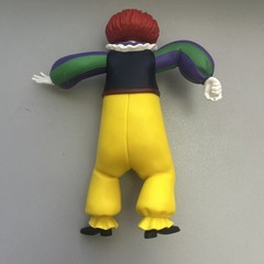 NECA It (1990) – Pennywise (Clothed) Action Figure