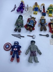 Lot of 19 Marvel Avengers Minimates-Hawkeye-Hulk-Captain America-Thor-Antman (C)