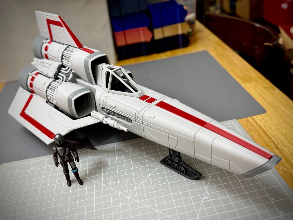 BSG 1978 Colonial Viper MK I (21 in. PLAYSET LIGHT-GRAY/RED)
