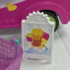 Shopkins GLITZI Ice Cream Truck Food Fair Moose Toys 56112 some accessories