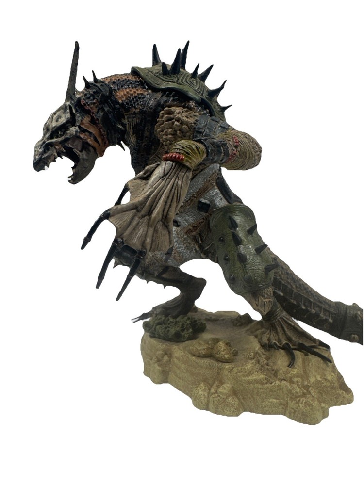 McFarlane Dragons Series 3 Komodo Dragon Clan Quest Lost King 2006 w Base