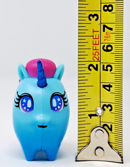 Uni-Verse Arcadey Sadey Unicorn Figure Fantasyland sml 2″ t blue w/ pink 40700