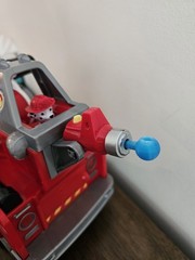 Paw Patrol Ultimate Rescue Fire Truck Ladder Lights Sound Marshall & Water Darts