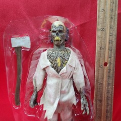 Chamber of Horrors -Beast of Blood-Retro Style 8″ Figure- Trick or Treat Studios