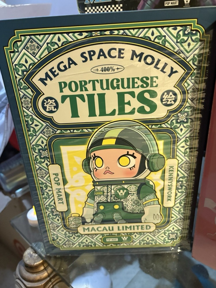 New AUTHENTIC Pop Mart MEGA SPACE MOLLY 400% Portuguese Tiles Macau EXCLUSIVE