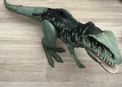 Jurassic World Dominion Super Colossal Giganotosaurus 39″ Giant Dinosaur Figure