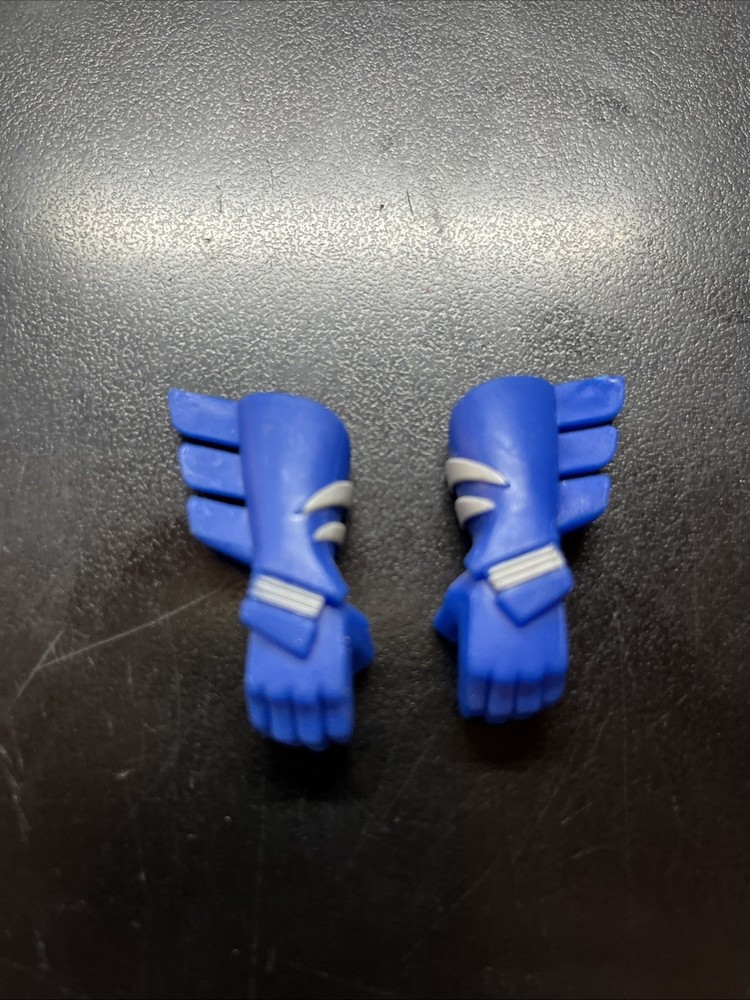 Vtg The Batman Bruce to Batman GLOVES armor Mattel 2004 blue accessory parts E5