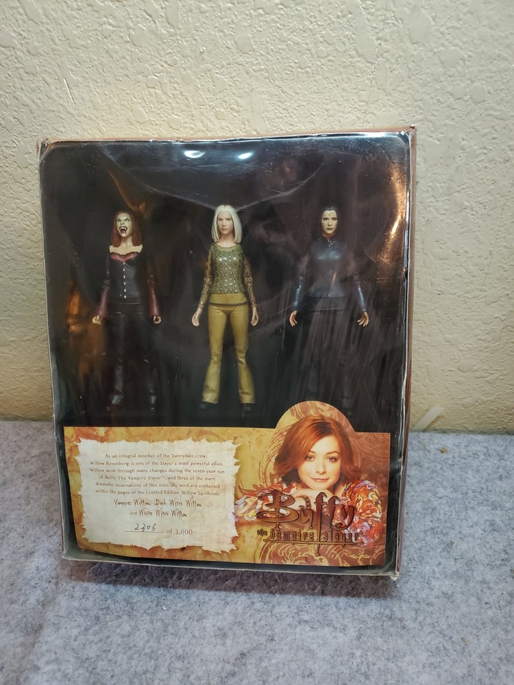 Buffy The Vampire Slayer Willow’s Spellbook Action Figure Set Ltd Ed 2206/3000