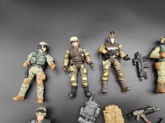 Chap Mei Army Men Lot Of 8 Plus Guns Backpacks