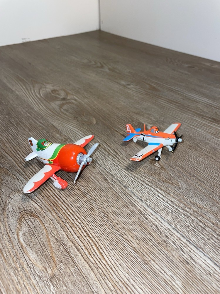Disney Planes Racing Dusty Crophopper #7 & El Chupacabra Die Cast Lot