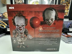 IT Pennywise Mezco Toyz Deluxe Stylized 6″ Action Figure Clown MDS