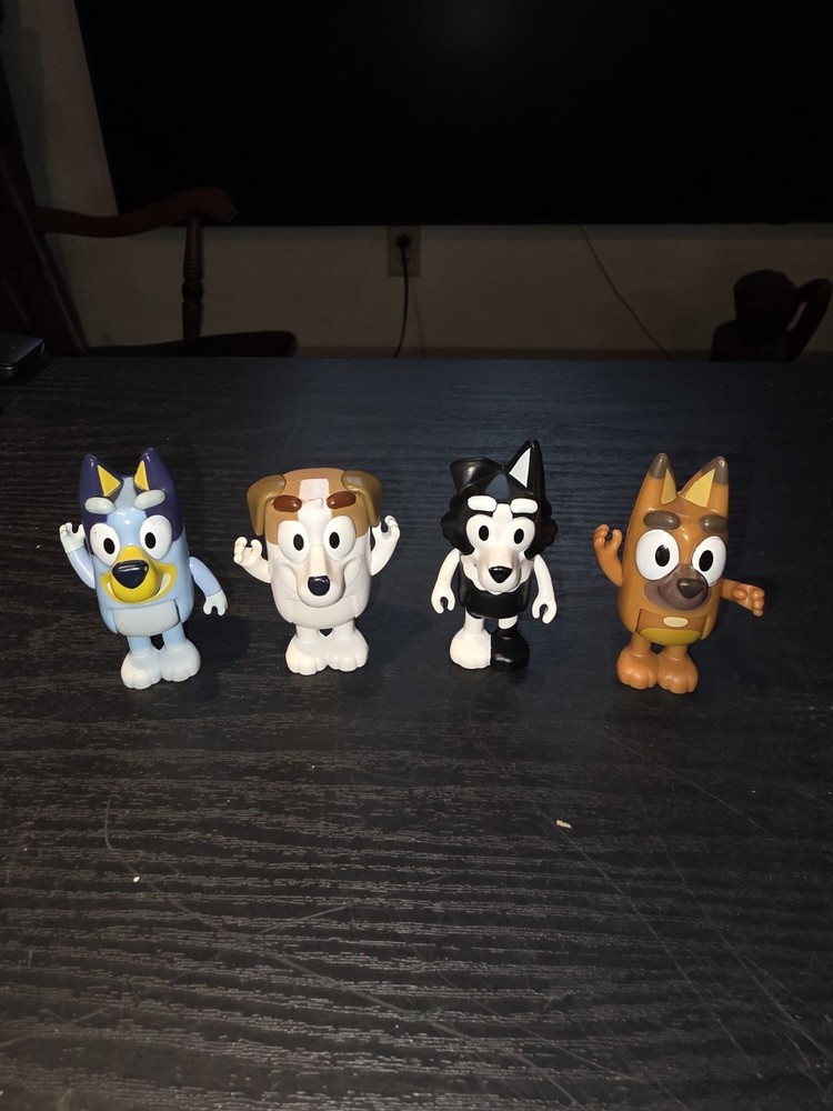 Lot of 4 BLUEY Plastic Figures Ludo Studio Moose Bluey Jack Mackenzie Pretzel