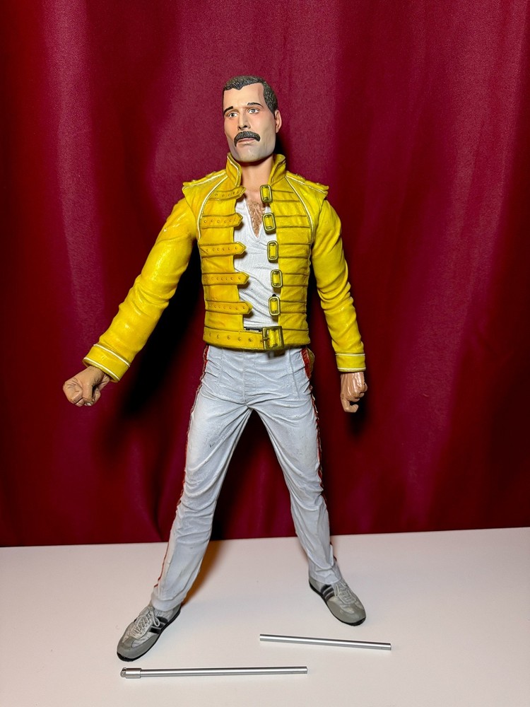 NECA FREDDIE MERCURY 18″ QUEEN FIGURE – 2006 – SOUND WORKS! PLEASE READ