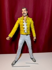 NECA FREDDIE MERCURY 18″ QUEEN FIGURE – 2006 – SOUND WORKS! PLEASE READ