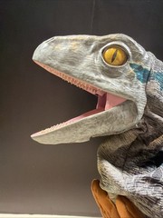 JURASSIC WORLD Baby Blue Dinosaur Animatronic Hand Puppet – Real FX Wow Stuff