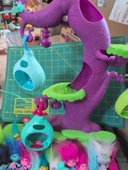 DreamWorks Trolls POD’ular Troll Tree Playset With Troll Figures Lot