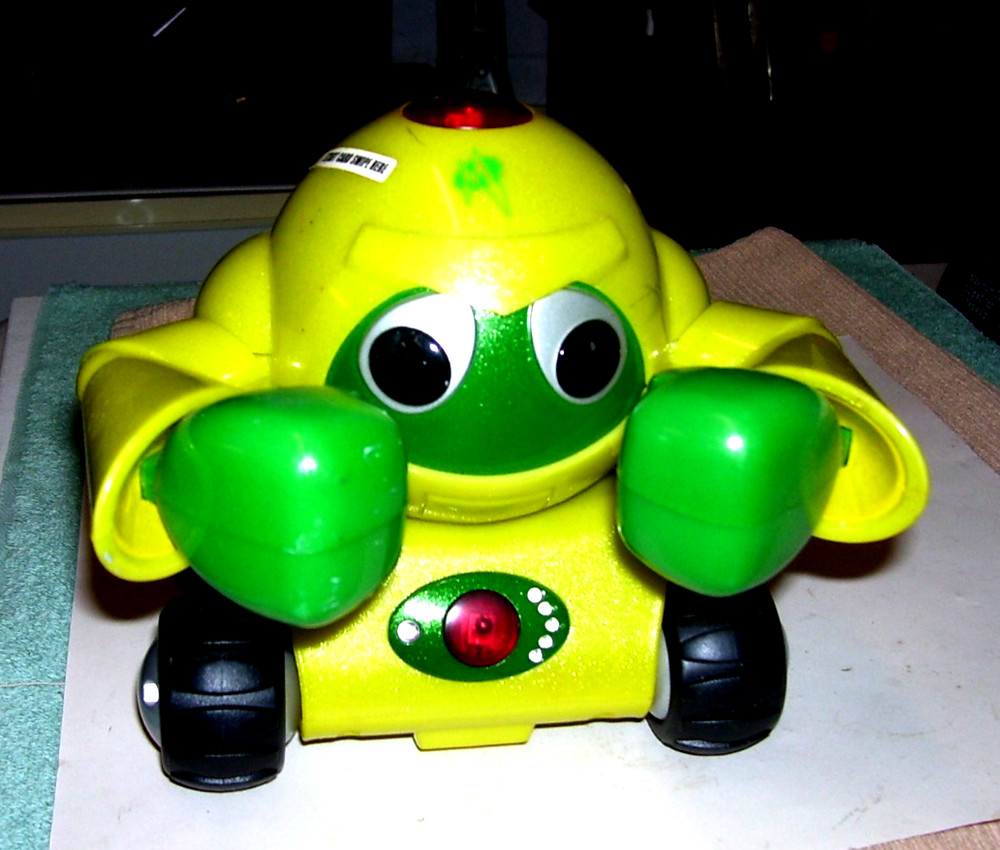 Rumble Robots ME-FISTO Blue Team Interactive Fighting Robot, Talks, No Remote