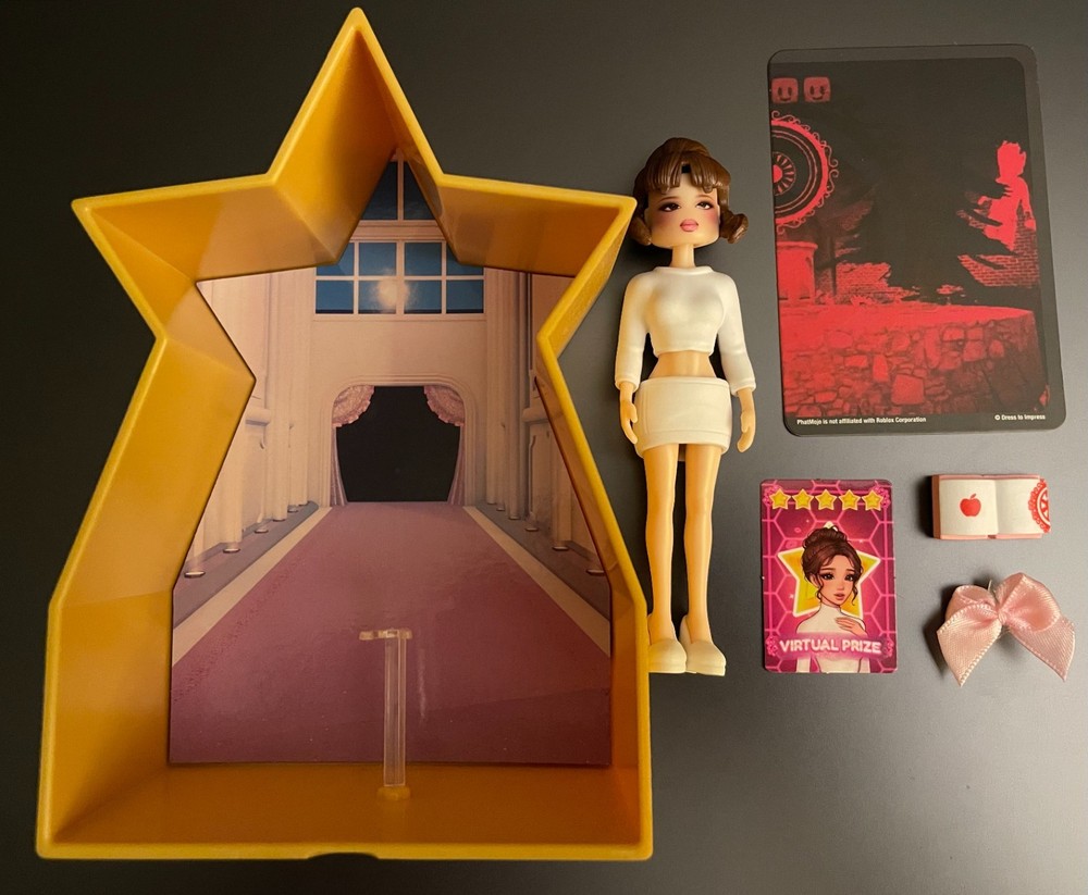 Dress to Impress Mystery Model LANA Doll Figure Toy & DLC CODE (Unscratched)