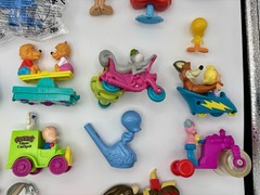 Vintage Lot of 17 Looney Tunes Toons Figures Toys Warner Bros Bugs Bunny Coyote
