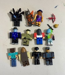 R0BL0X Mini Figures Various Lot Of 11 w/few Accessories – RARE ?