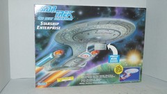 1992 STAR TREK NEXT GENERATION STARSHIP ENTERPRISE No. 6102 by PLAYMATES