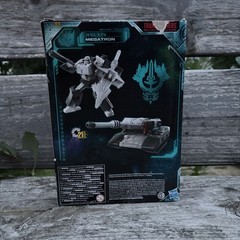 Transformers Earthrise War For Cybertron Megatron Figure Voyager Class SEALED