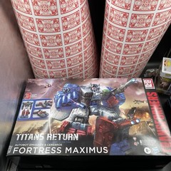 Transformers Generations Titans Return – Titan Class Fortress Maximus