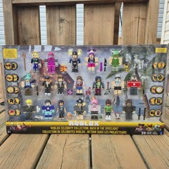 (NEW WITH CODES) ROBLOX Celebrity Collection Back in the Spotlight 20 Figures