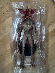 ThreeZero Stranger Things Demogorgon 1/6 Scale 16” Figure READ
