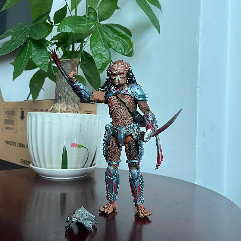 Predator Masked Hornhead Action Figure, Sci-Fi Model Collectible Toy New Gift