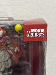Pennywise Bloody – IT: Welcome to Derry – 6″ Posed Figure – McFarlane Toys