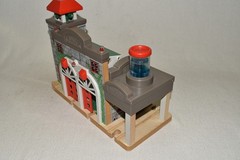 Vintage Thomas Friends Wooden Railway SODOR FIRE STATION Lights Siren Truck Tank