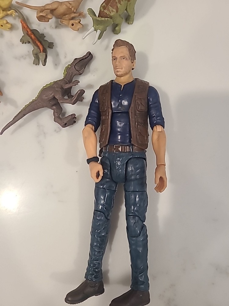 Mattel Jurassic World OWEN GRADY 6″ Action Figure (Amber Collection) & Dinosaurs