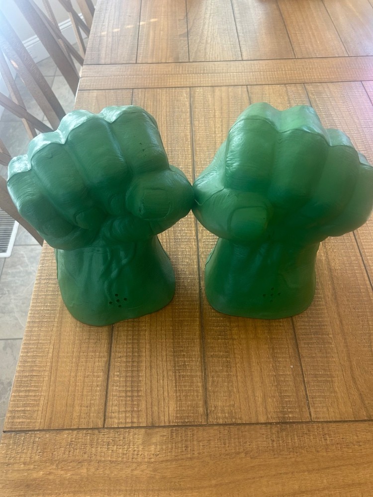 Vintage MARVEL 2003 Incredible Hulk Foam Smash Fist Hands Gloves – Sound Tested
