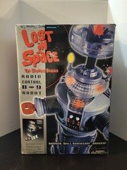 Radio Control B-9 Robot 24″ Tall LOST IN SPACE Trendmasters w BOX No Remote