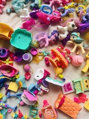 Huge Mixed Lot My Little Pony, 72 Ponies Over 100 Various Accessories 3 Playsets