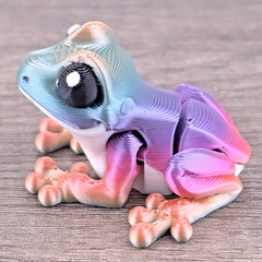 Mini Candy Rainbow Frog Flexi Fidget Toy – Articulated Desk Pet 3D Printed 1.5″