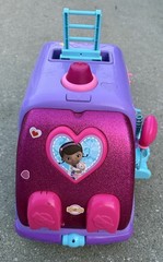 Doc McStuffins Get Better Mobile Clinic – Ambulance Works – Pull Along