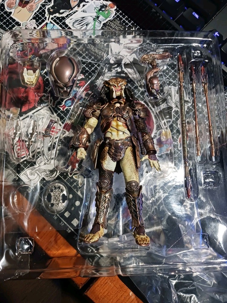Max Factory Figma Predator with Free neca xenomorph