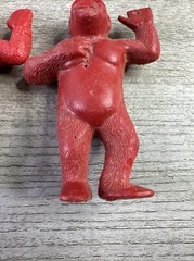 VINTAGE Lot Of 2 1960s PALMER 3″ TALL HARD PLASTIC RED KING KONG GORILLA FIGURES
