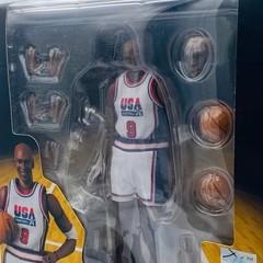 🔥RARE IN HAND Medicom Toy MAFEX No.132 Michael Jordan 1992 TEAM USA BNIB Sealed