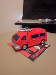 Transformers Studio Series 86 Ironhide & War For Cybertron Earthrise Bluestreak