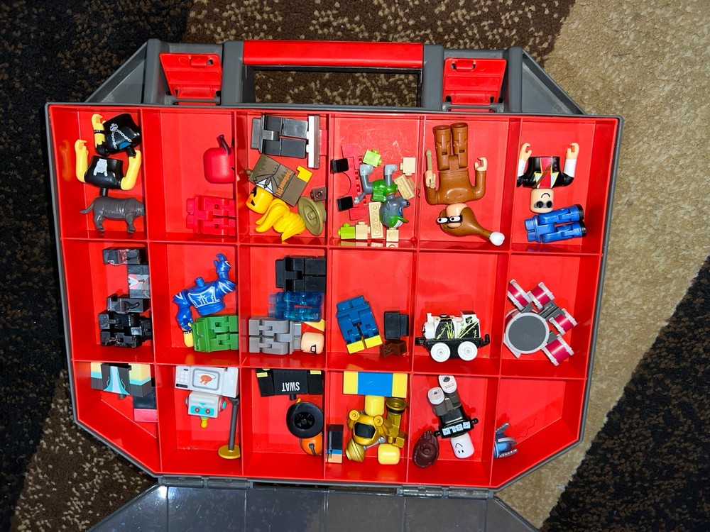 Roblox Figures Lot of 20+ Assorted in Carrying Case – No Codes