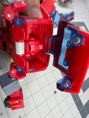 Transformers Studio Series 86 Ironhide Voyager Class Figure with 1 weapon