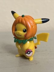 HALLOWEEN PIKACHU POKEMON 1.5” ACTION FIGURE TOY (PRE-OWNED)