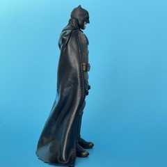 Mezco One:12 Collective Batman v Superman Batman Figure Wired Cape BvS 1:12