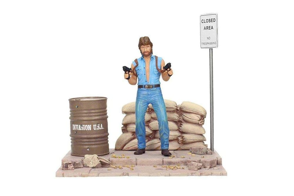 Chuck Norris Invasion USA 7-Inch Matt Hunter Figure With Diorama