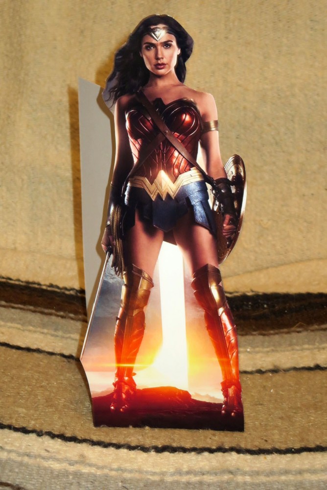 Wonder Woman “Gal Gadot” Movie Color Figure Tabletop Display Standee 10.5 ” Tall